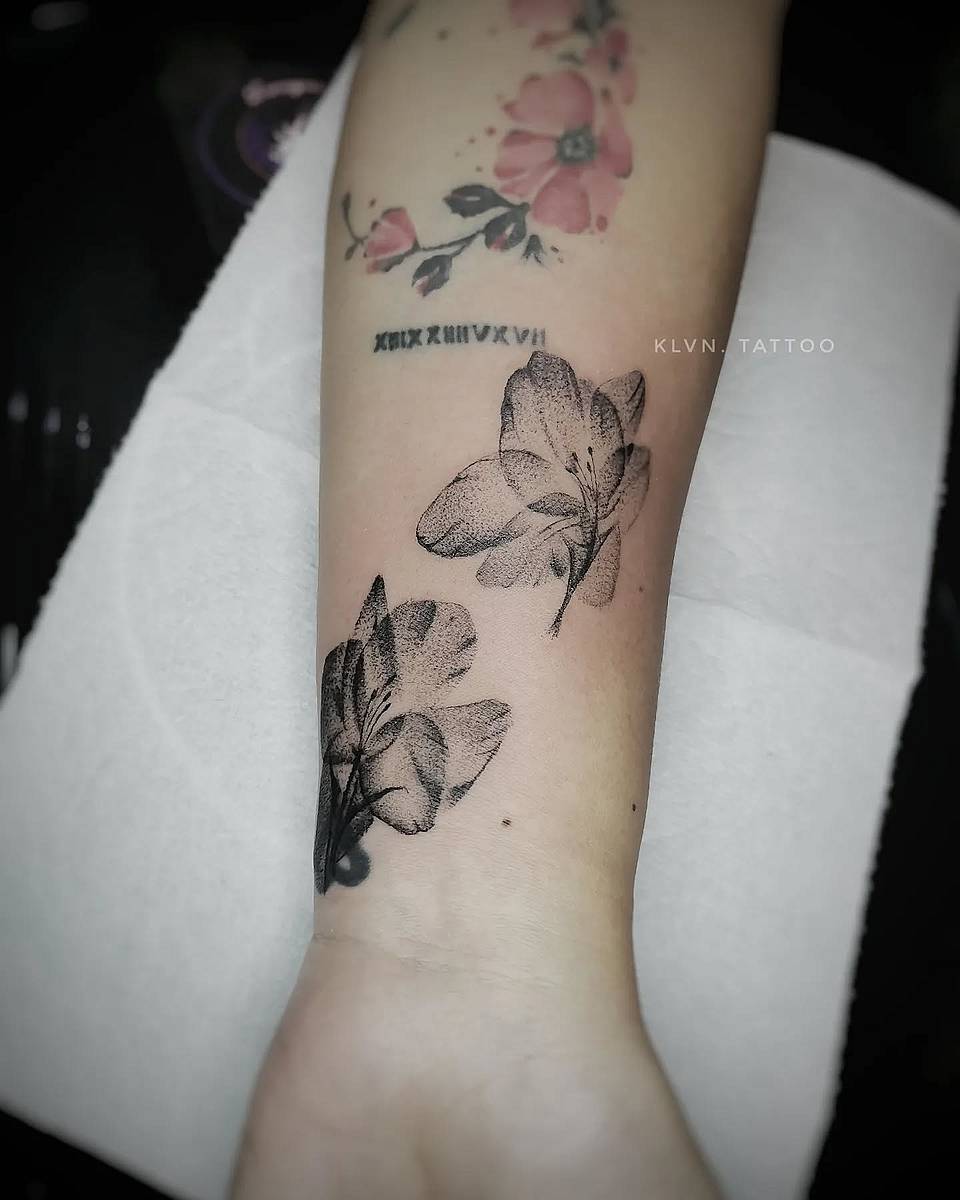Twin Dotwork Lilies
