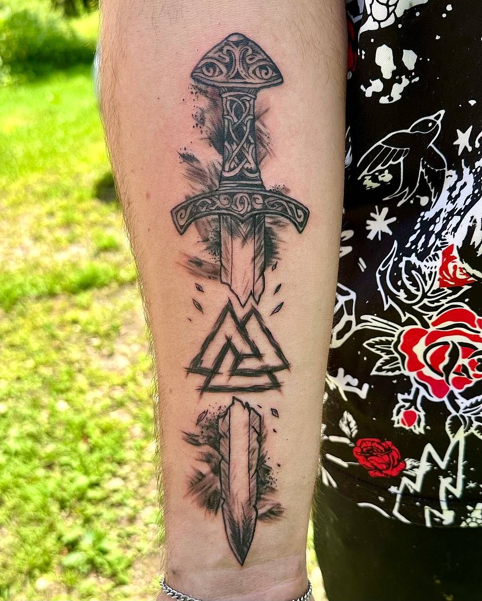 Valknut Sword with Feather