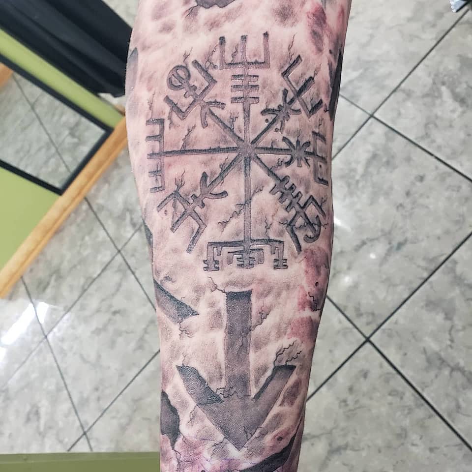 Vegvisir Compass with Stone-Strike Background