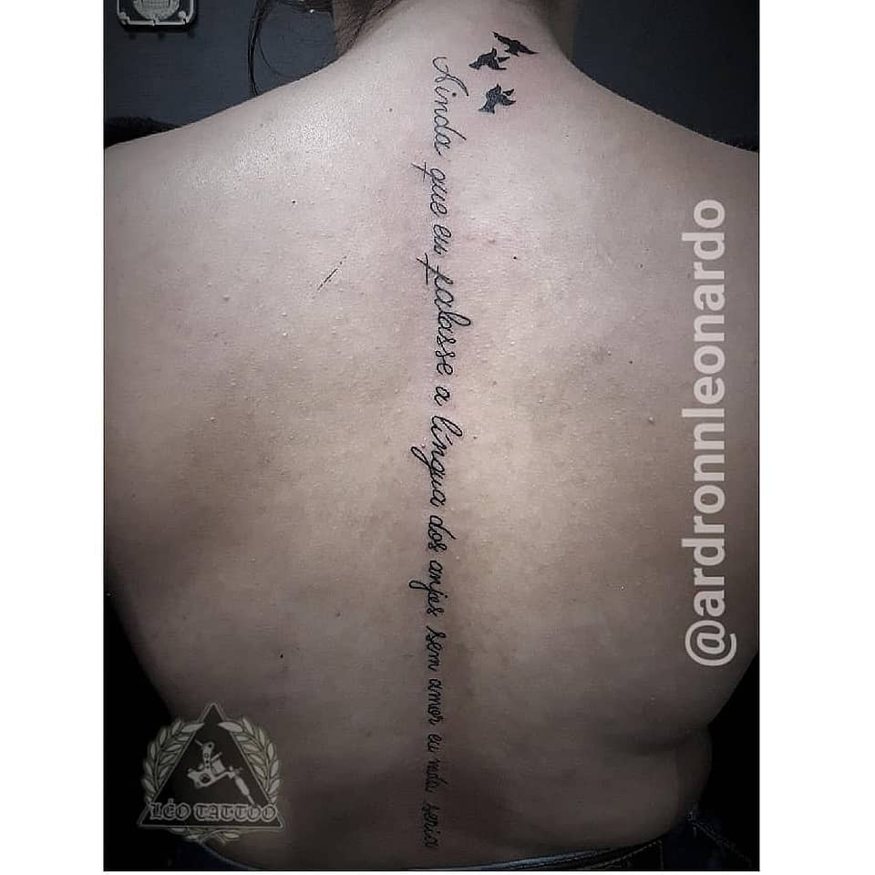 Vertical Script & Birds (Portuguese Verse)