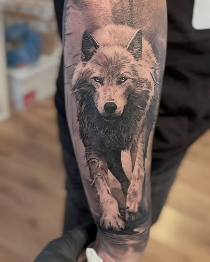 Walking Wolf Realism
