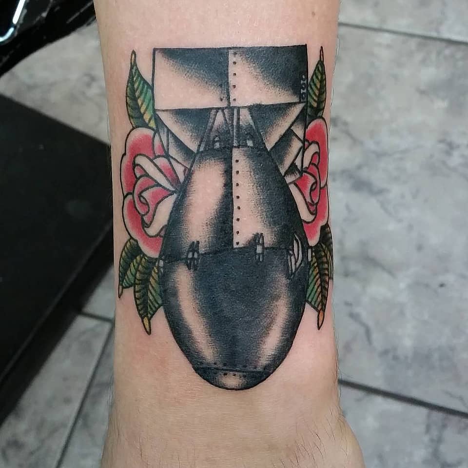 War and Roses Bomb