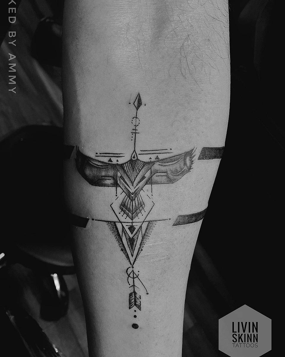 Winged Arrow Geometric Totem