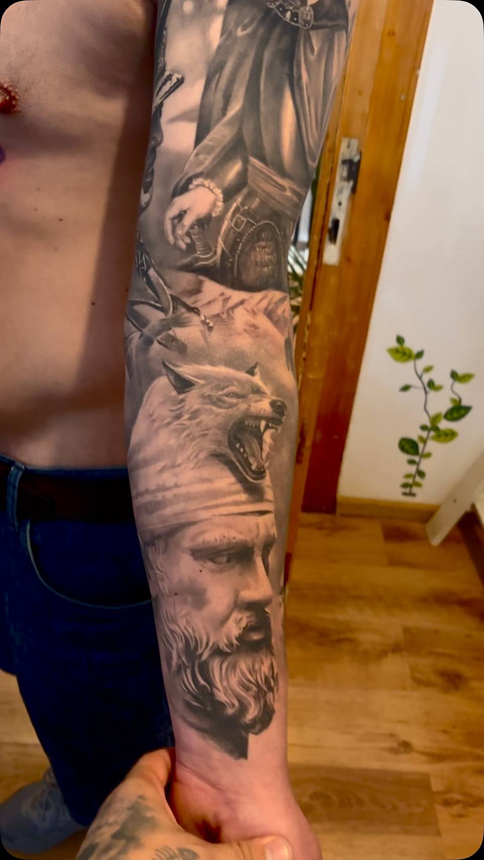 Wolf & Classical Bust Sleeve