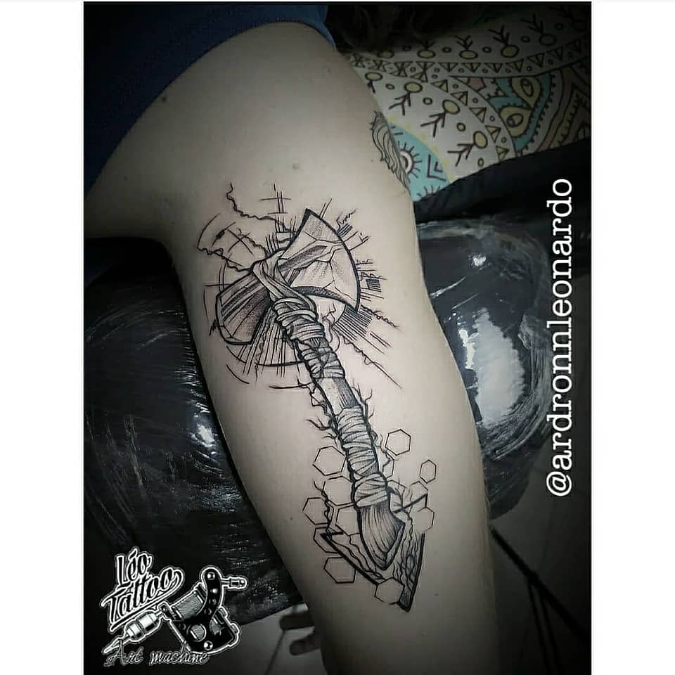 Wrapped Tomahawk with Geometric Honeycomb